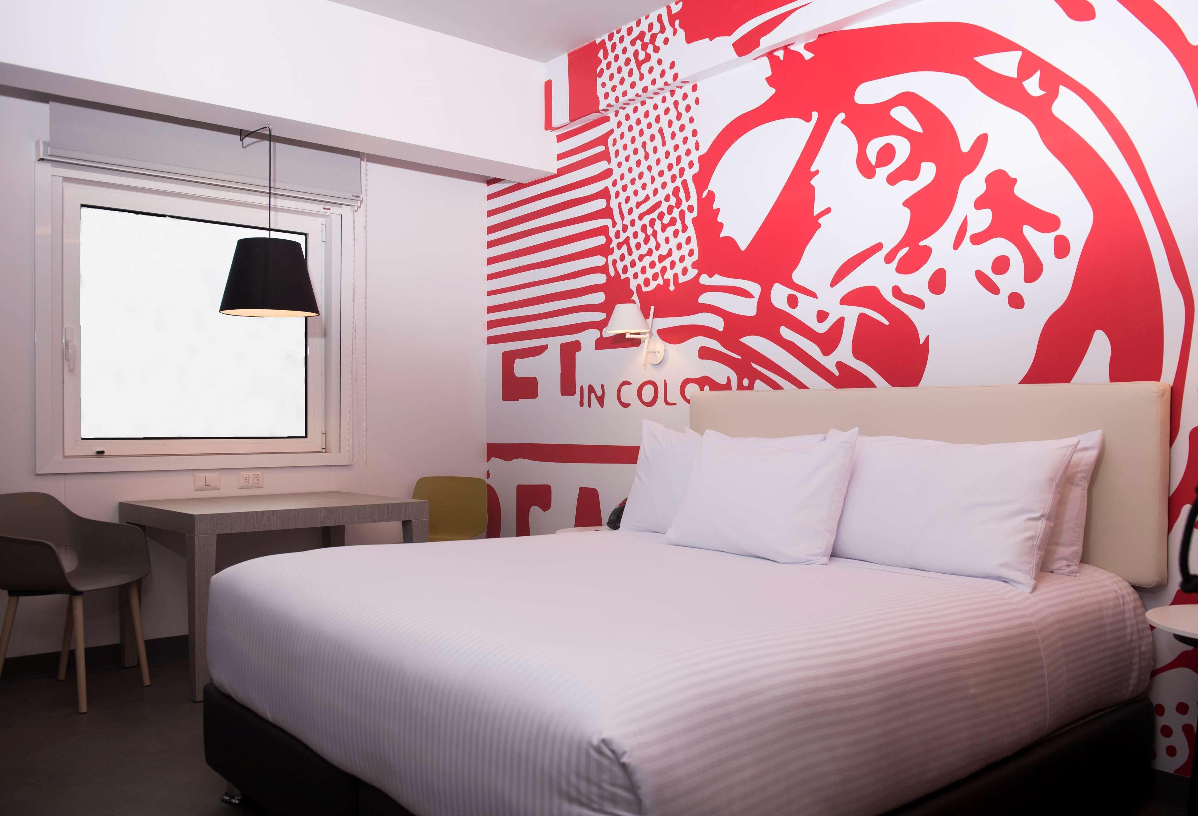 Radisson Red Miraflores Hotel